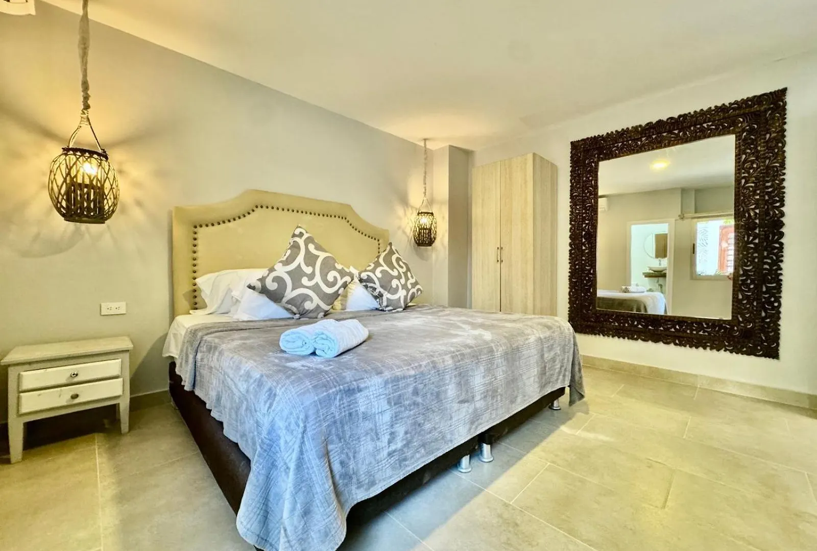 Bed and Breakfast Casa Celine Картахена