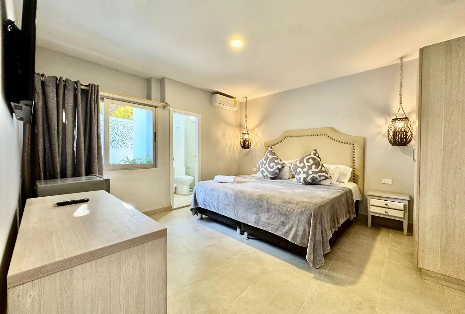 Casa Celine Cartagena Bed & Breakfast